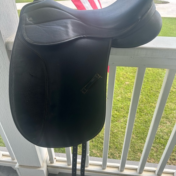 16” Thorowgood Dressage Saddle - Picture 2 of 16